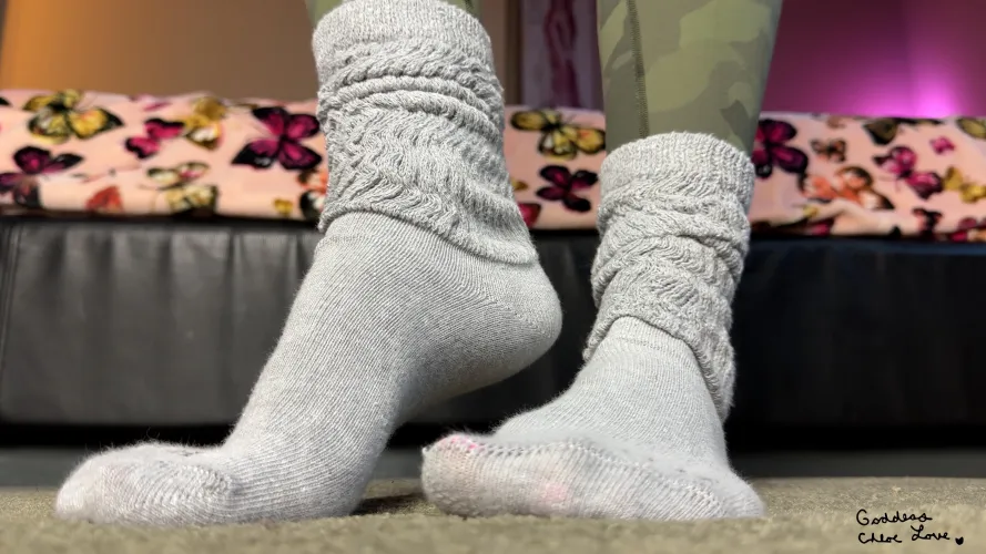 [F] Thick sweaty socks by Goddess_ChloeLove