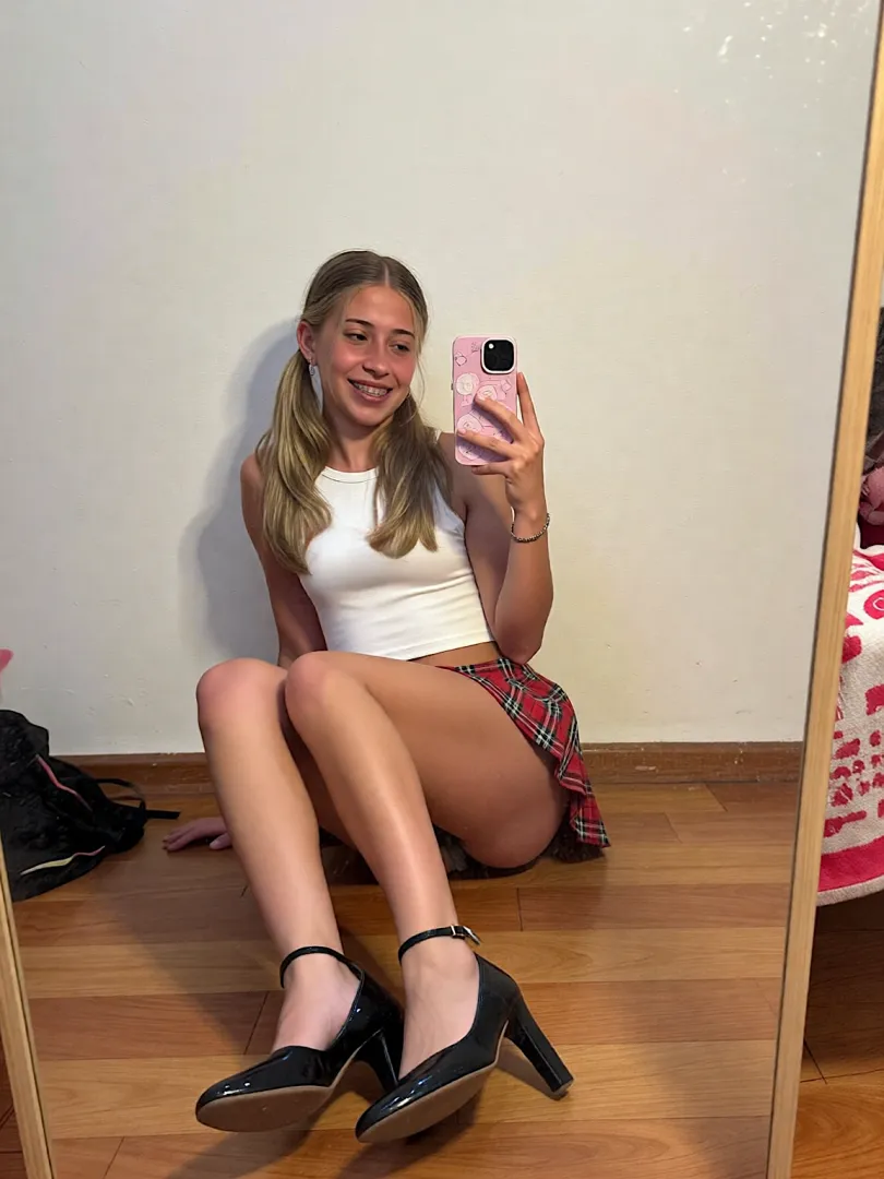 (f) trying out mommy's high heels to feel what's like to be a grown up posted by CuteButDistracting