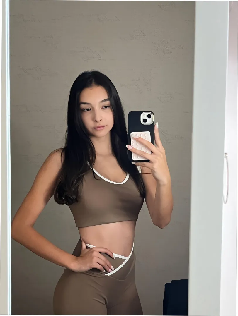 F18 am i hot? posted by SoftDreamette