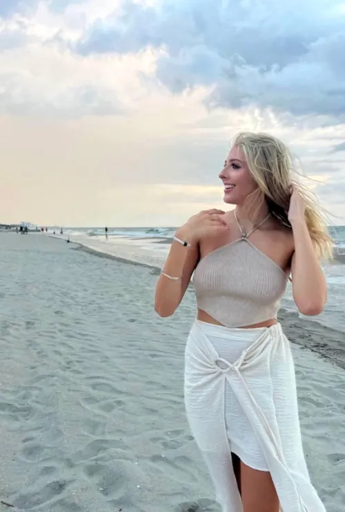 F18 I'm drunk but who up.vots and comment  i will send them nudes try me instantly by tessaroses