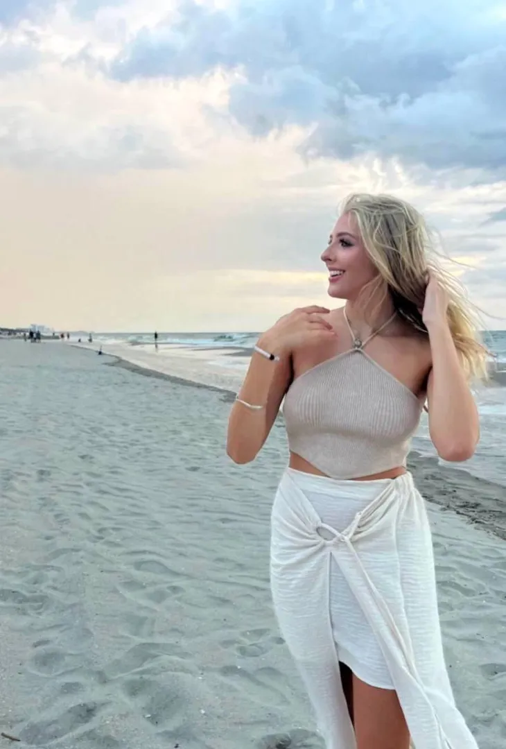 F18 I'm drunk but who up.vots and comment  i will send them nudes try me instantly posted by tessaroses