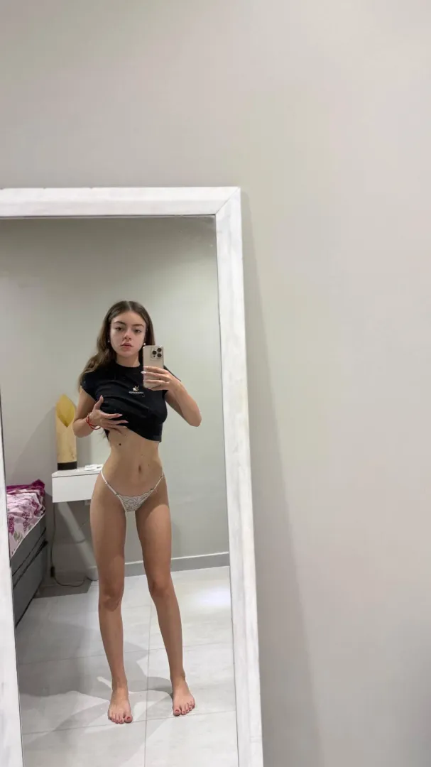 F18 would you destroy a 5‘1 girl posted by GlossWhisper