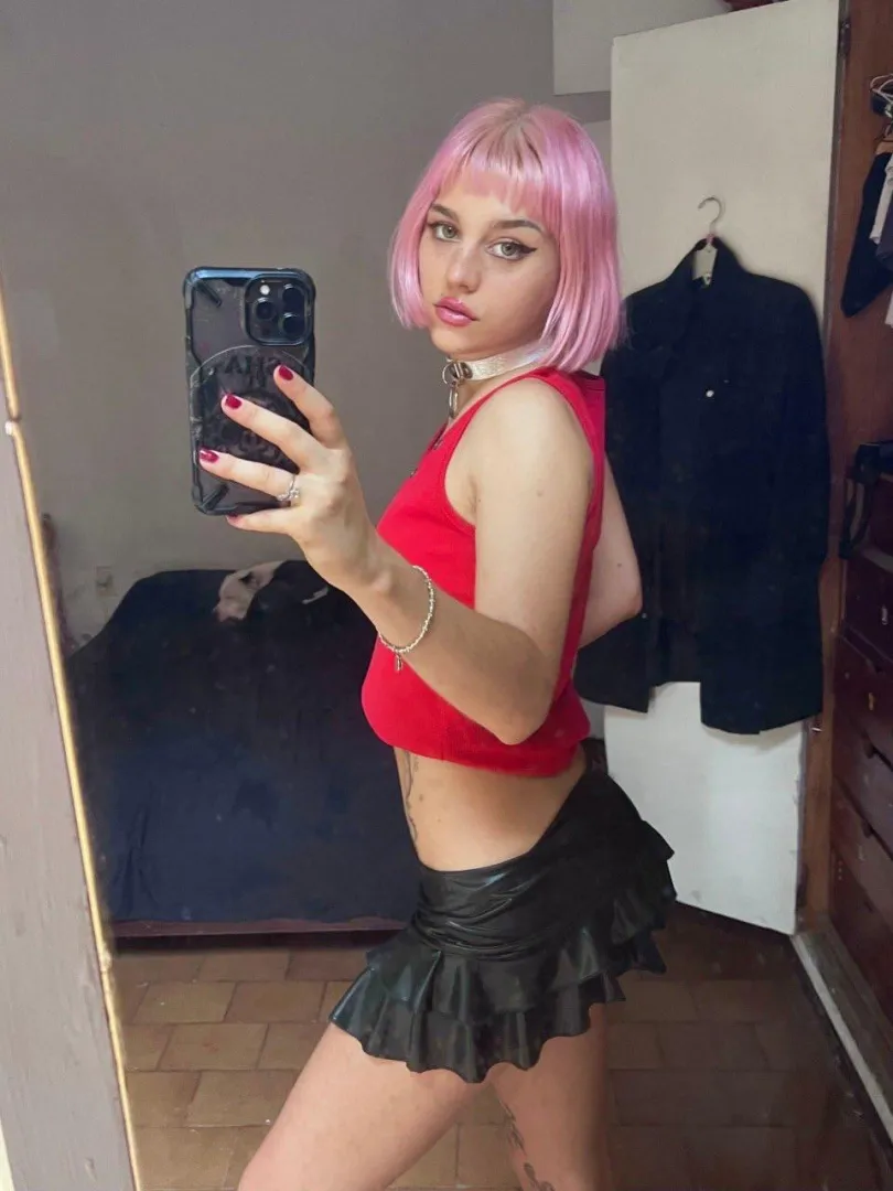 F188 Looking for a host. - chat on lntsag: .stephaniezirae'. posted by Smec1207