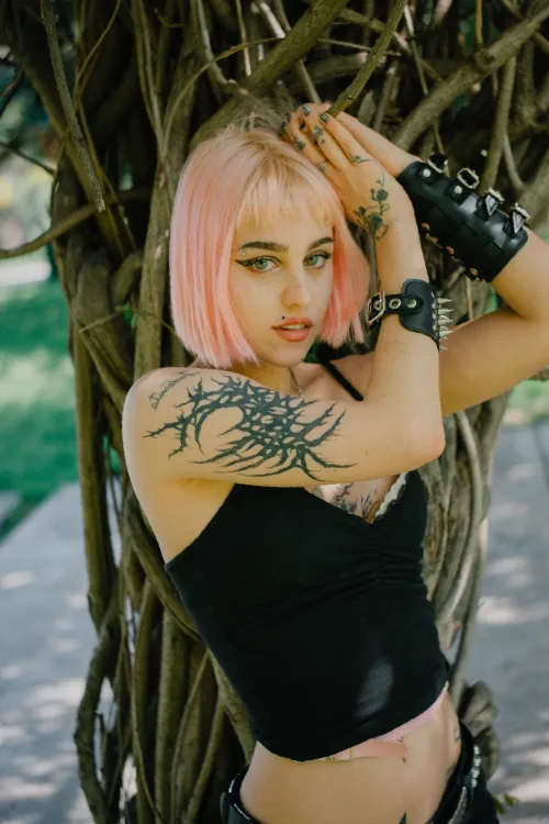 F188 Slightly tipsy + in a mood, who’s close? - lntsag only: .elenaiviel'. by ThatQuil91