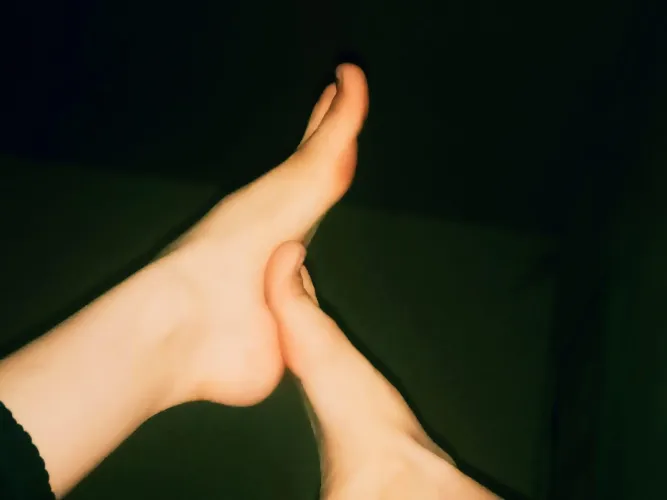 (F18)(Latina) Do you like my feet? by Van_Alejandra