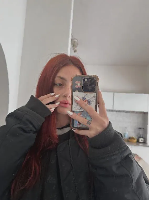 [F20] Zin in een feestje? Zoek iemand die kan hosten, lol. Stuur me een berichtje op Instagram: .lunacalanthe'. posted by RopeRaiden