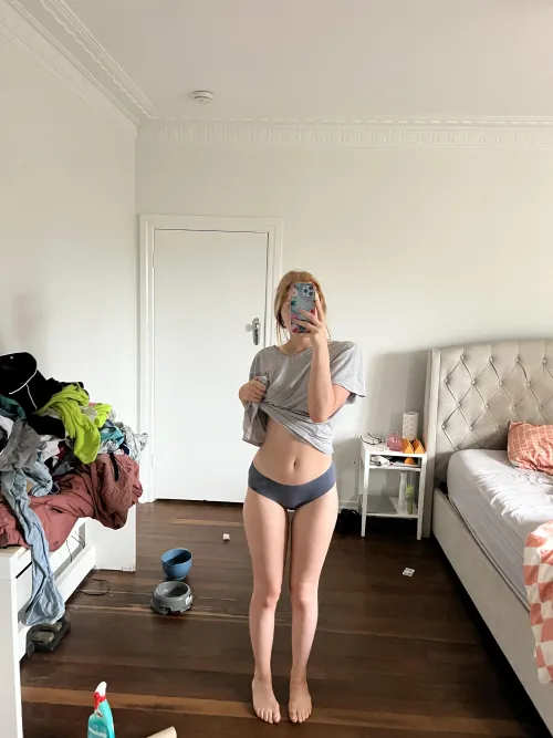 F22 - a young dirty girl in her dirty room by abovehi51