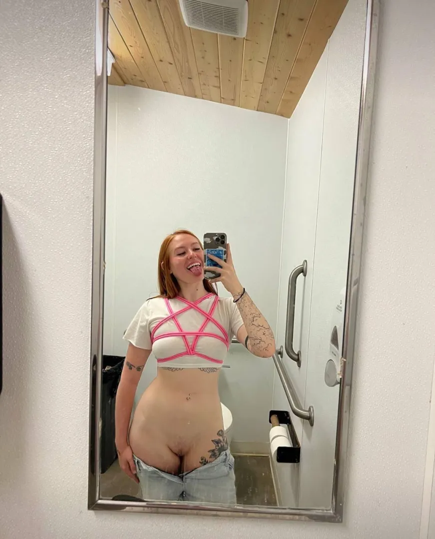 F25 5'8 125lbs send me those dick pics taken or married men.. posted by Low_Sympathy_67