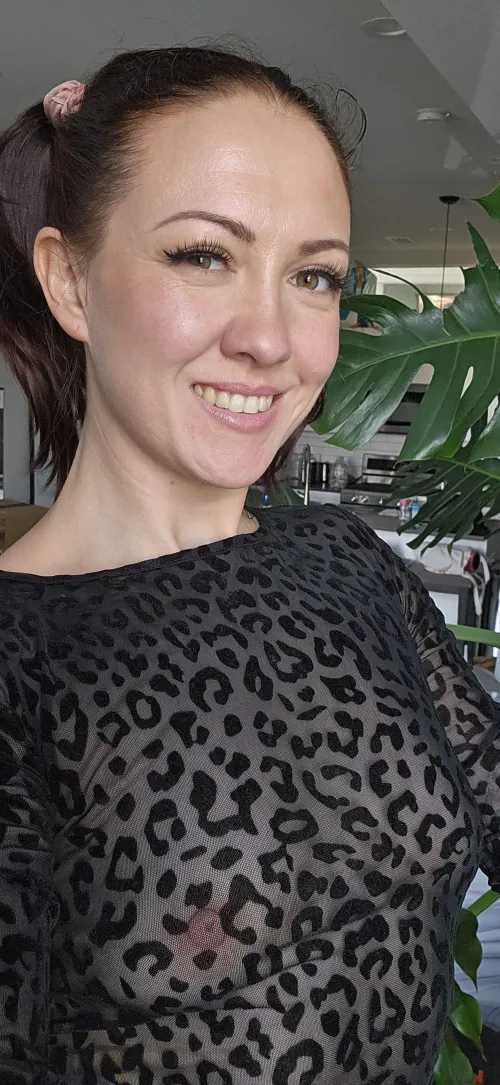 [F4F] [FM4F] Denver-based creator looking for other female creators for FF or FFM content collabs by Vivienne__Noir