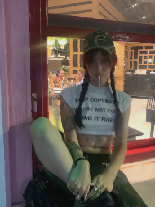 f4m 19 Feeling buzzed and horny, who’s around? lnsta only: ,.Iunarumes`. by Gxrbxgeyuh