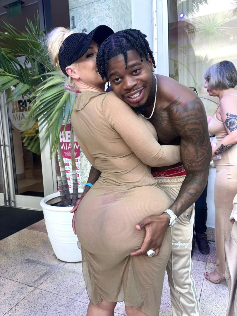 [F4M] After years of being married to the same guy I finally found the courage to divorce him but I feel alone now maybe I should try out this rebound thing. Freshly thick divorced milf x hung bbc revenge sex. hit me up with ideas.:) posted by Ravenhairblazer