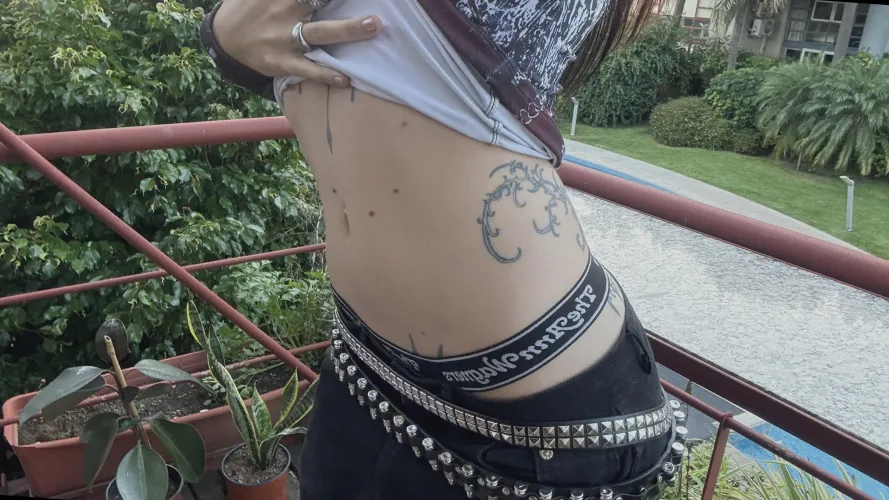 F4M - Anyone providing hosting? hmu on lg: lunarumes by jamescb819