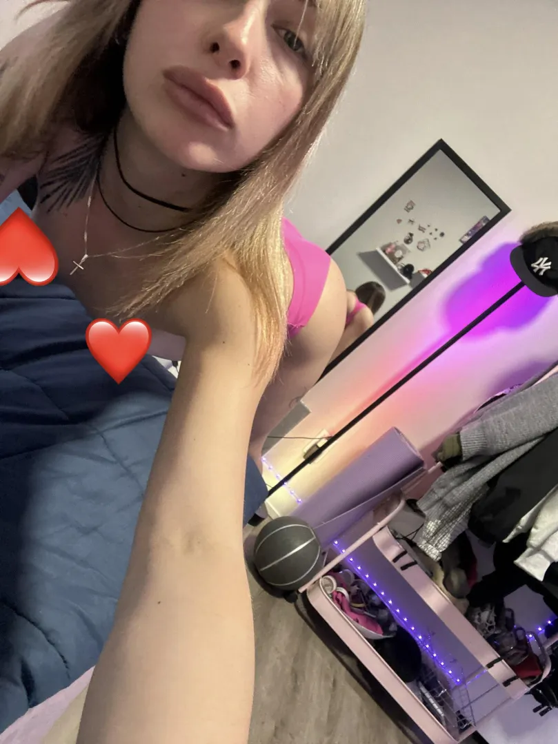 [F4M] girl with nice butt and even better tits, would love to have horny chat. By the way how u gonna rate my butt? Tits will show in dm posted by versality_lady