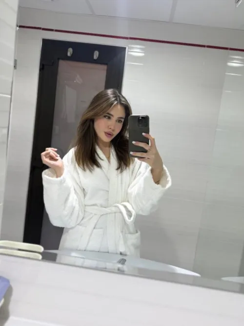 f4m lowkey imagining someone pulling me away from the crowd for a quieter moment lol by MochiMoko-