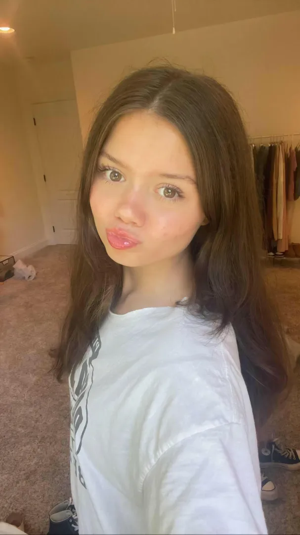 [F4M] older man to fuck me till I’m drooling posted by Luvmirix