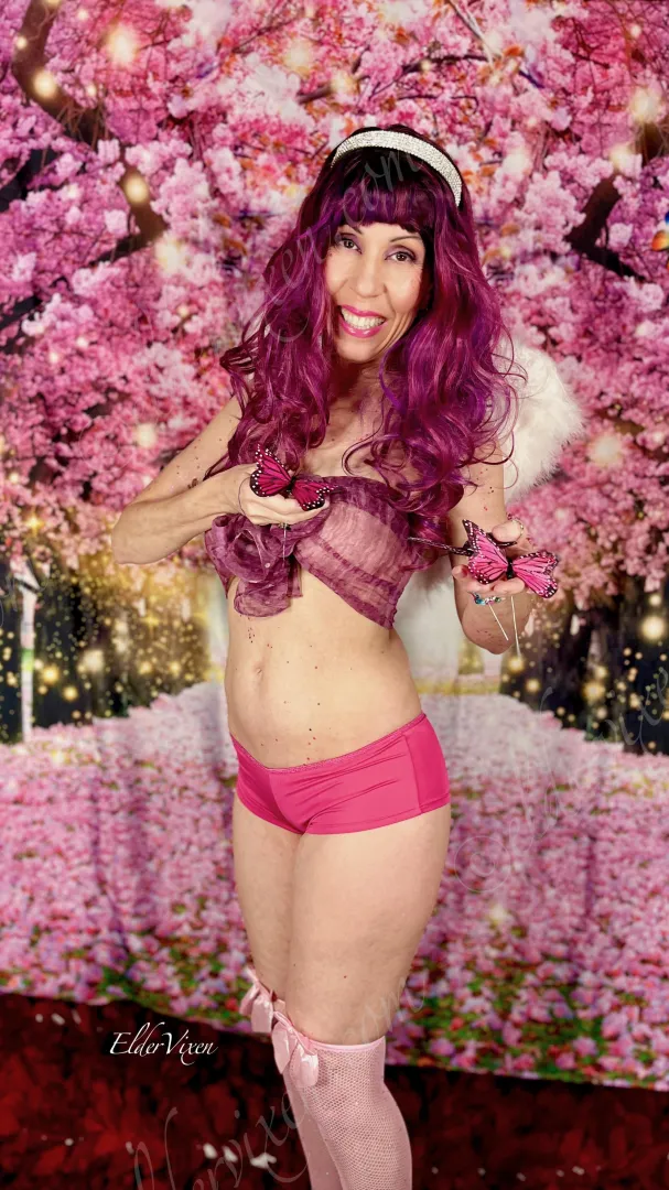 (F60 something with Sjogren's) but still able to capture valentines content. There are still a few spots left for the Sweetheart special subscription on my onlyfans page. posted by ElderVixen