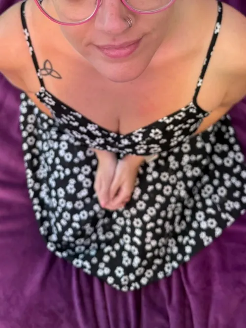 Falling to my knees in a GFE by BabygirlLuneStar