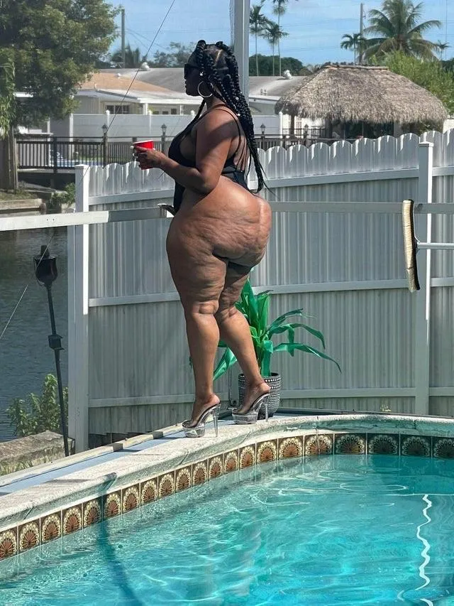 Family pool party... posted by Nugg205