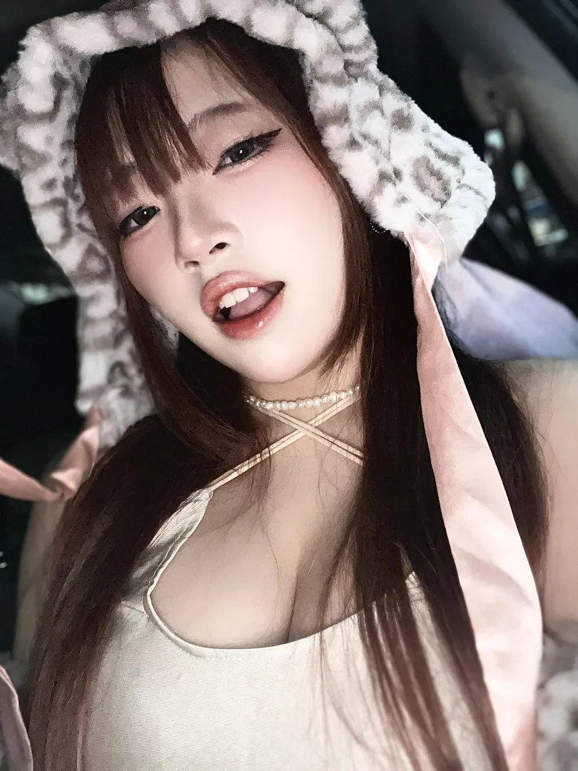 Fancy a kiss? posted by BitterPayment9546