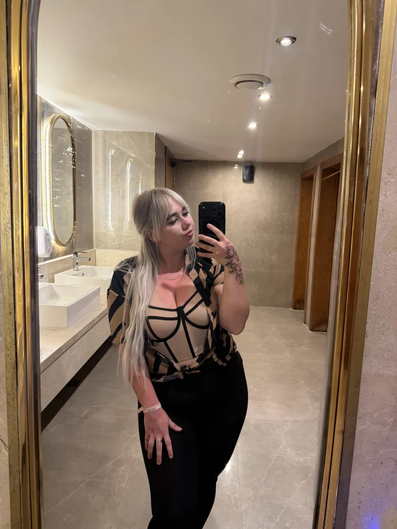 fast selfie posted by cutepurrsxoxo