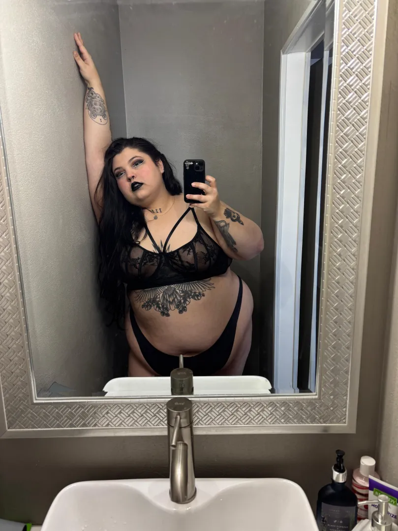 Fat girl mirror selfies are so hot  posted by ChickenHater730