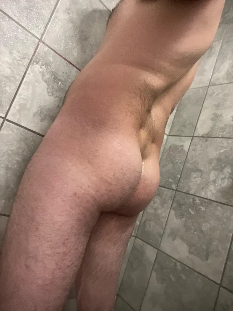 Fat tight ass only missing daddy’s cock posted by cuckoldhusband27