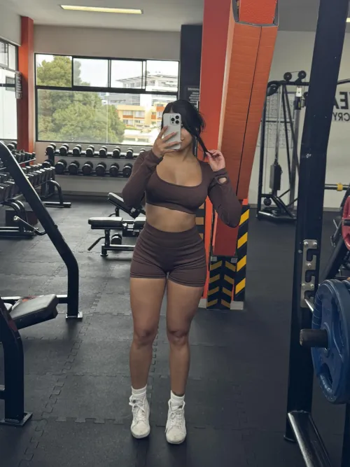 Fav day of the week, glutes days, just starting my routine by Roseandroses4