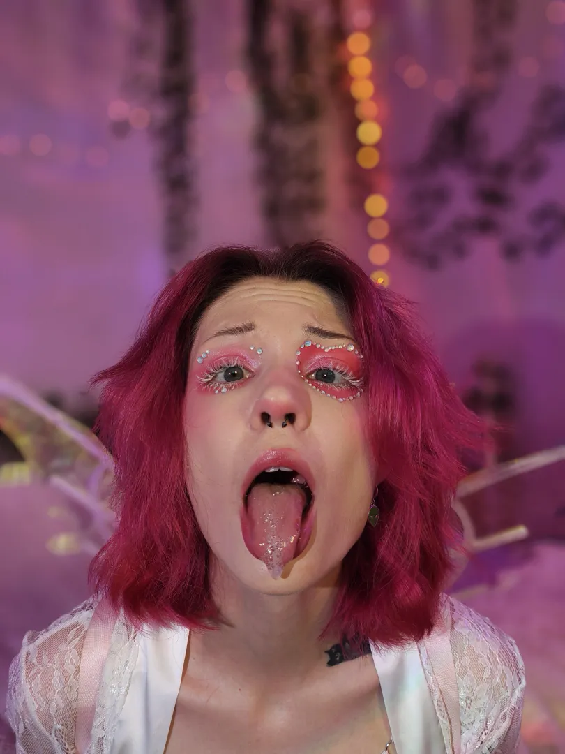 feed this hungry elf's enchanted tongue posted by Glimmermallow