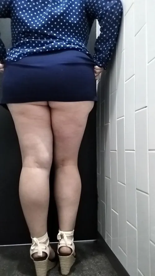 Feel me up and down by Rae-Swallows