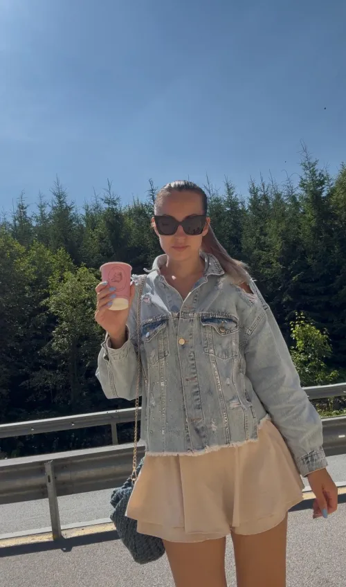 Feel the vibe by Weird-Pipe4567