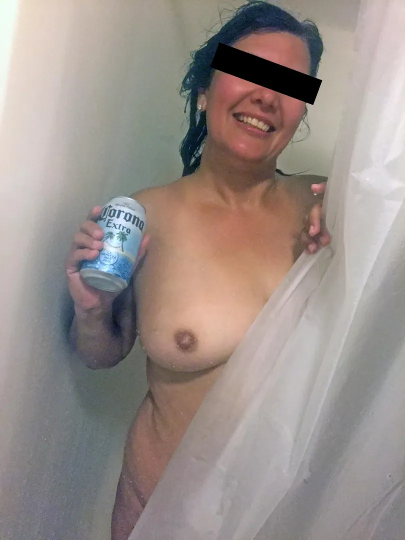 Feeling a little Extra today posted by -ShelbiVigdis