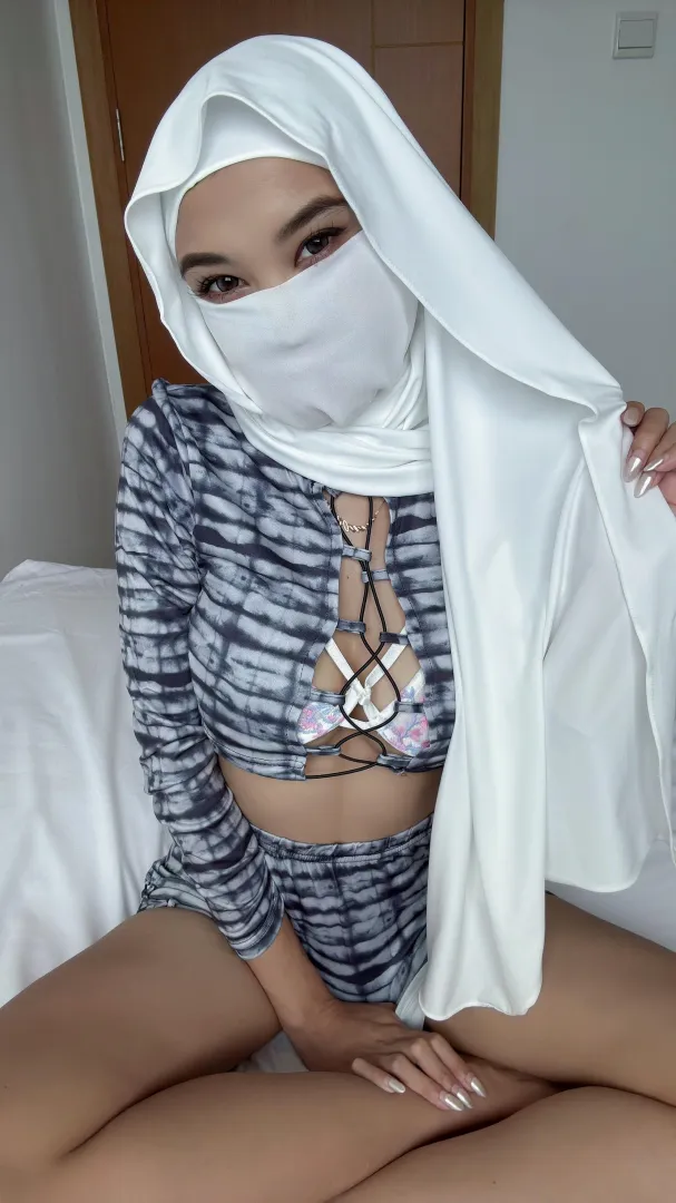 Feeling adventurous and seductively sinful [F] posted by SakuraSway