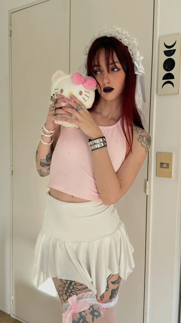 Feeling bold + can’t host, anyone local? go lg for real chat:.Iunaromes'. posted by udub86