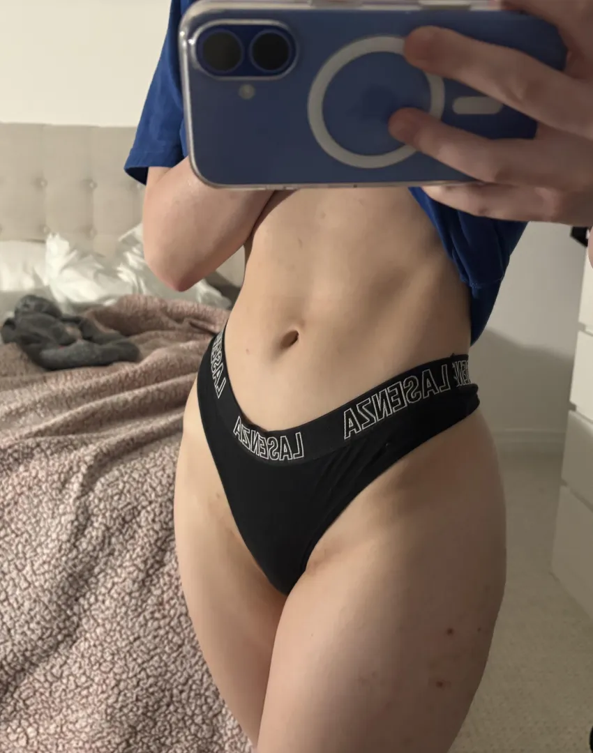 Feeling cheeky posted by sabrinax0xx