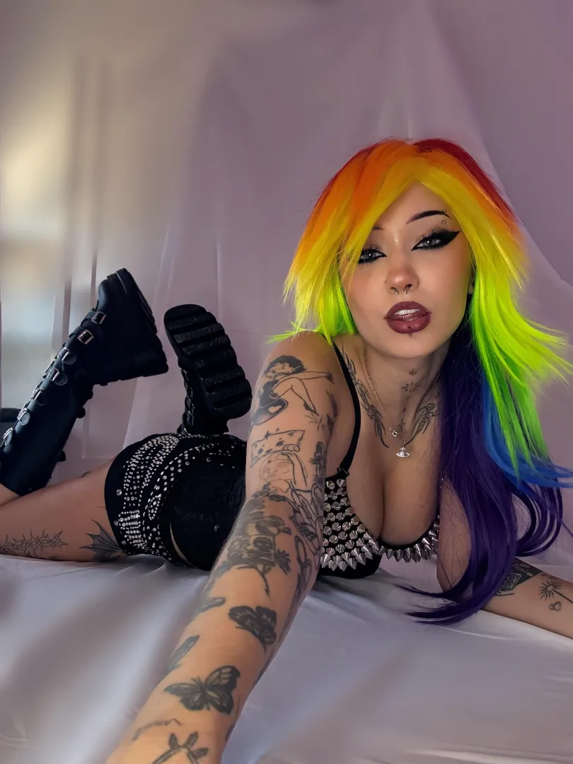 feeling cute on my bed!! posted by ch4rl3yyyy