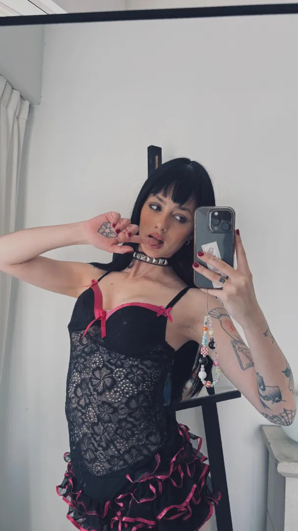 Feeling frisky + can’t host, local pls msg lg: ,.lunarumes.' posted by classicman1008