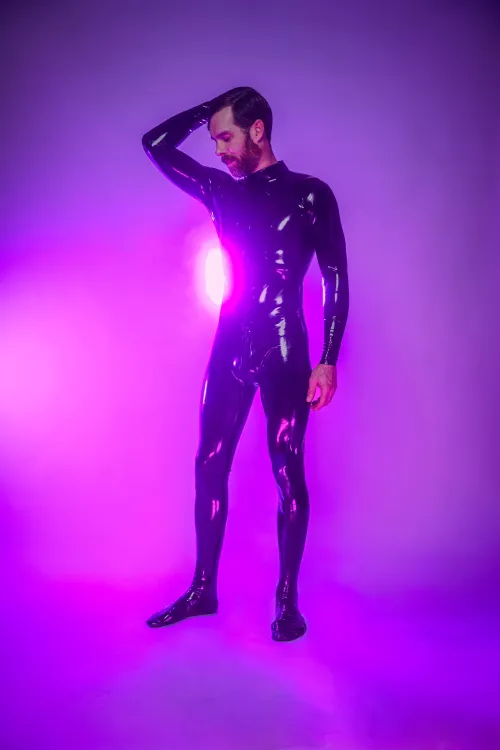 Feeling kinda shiny in my catsuit by milesdeepxxx