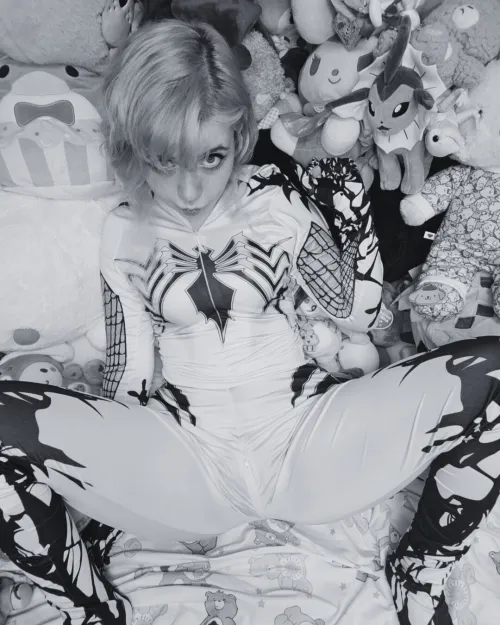 feeling needy and craving a little attention by miissymisa