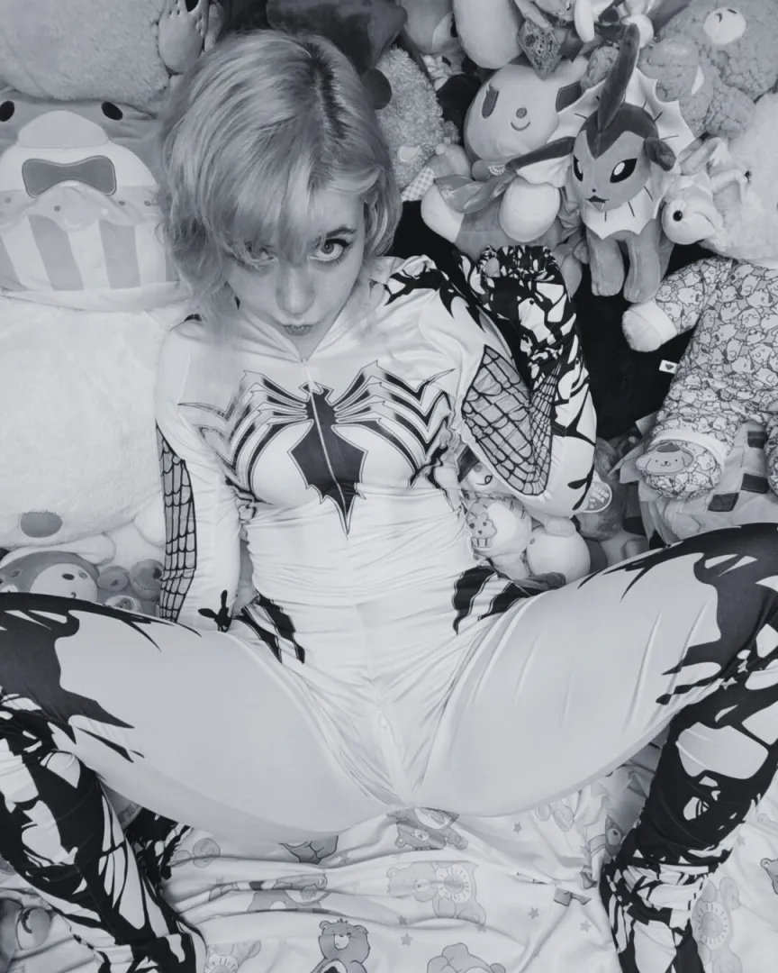 feeling needy and craving a little attention posted by miissymisa