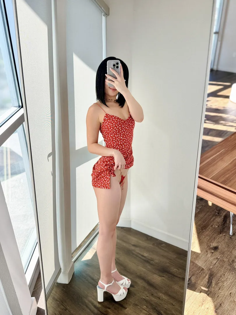 [F]eeling sweet in floral, but a little bit daring underneath. ;) posted by fun-sized-asian