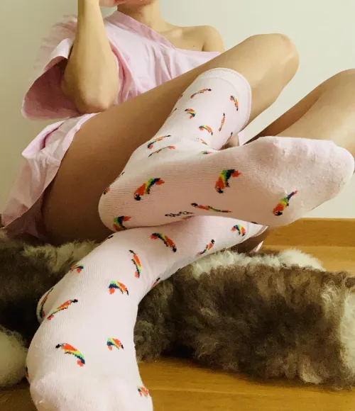 Feeling tropical? Try my yummy parrot socks!  by VelvetHorizonDream