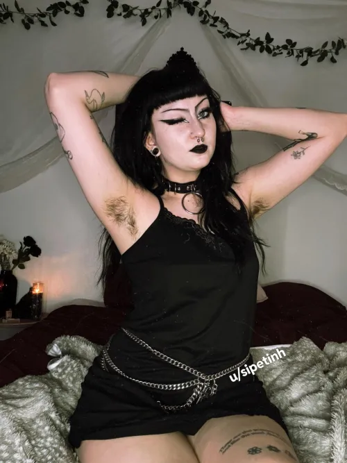 feeling very witchy on this fine evening by sipetinh