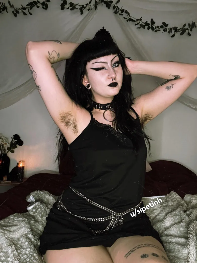 feeling very witchy on this fine evening posted by sipetinh