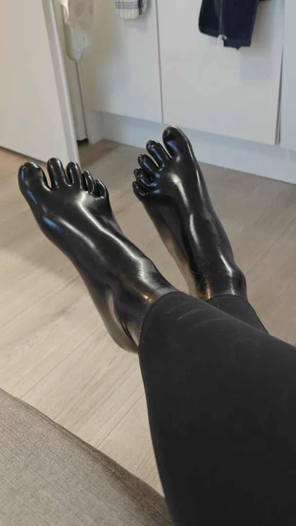 Feels nice stretching toes posted by Long-Seaworthiness38