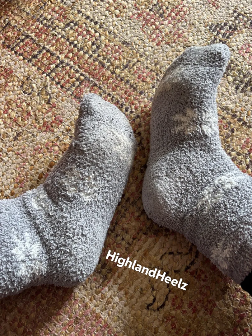 Feet calls available today, 3$ per minute  posted by HighlandHeelz