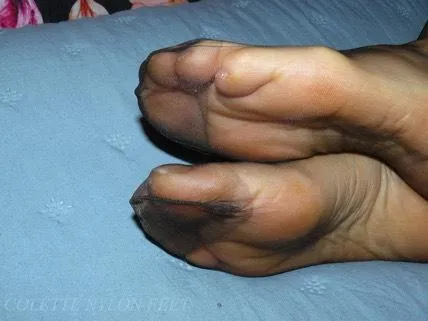 feet nylon posted by Colette_nylon5361