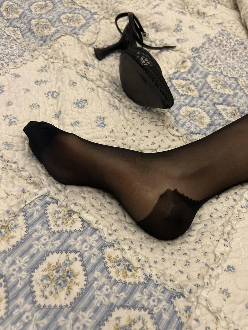 feet Per amanti posted by Colette_nylon5361