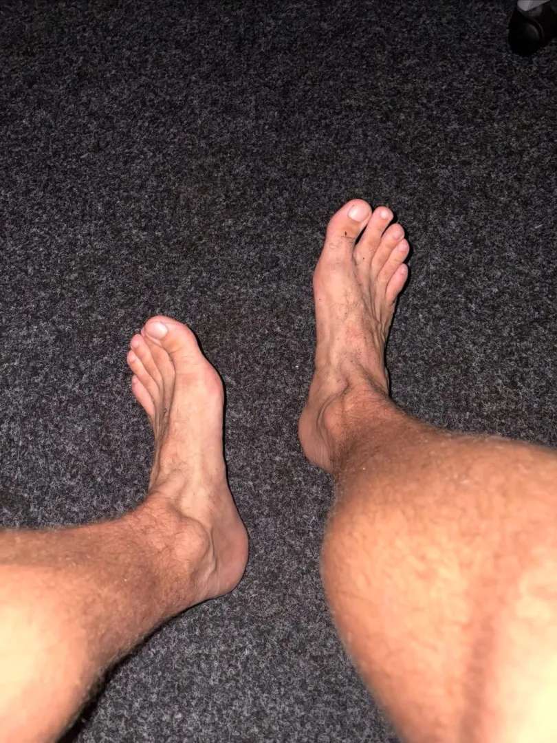 Feets posted by [deleted]