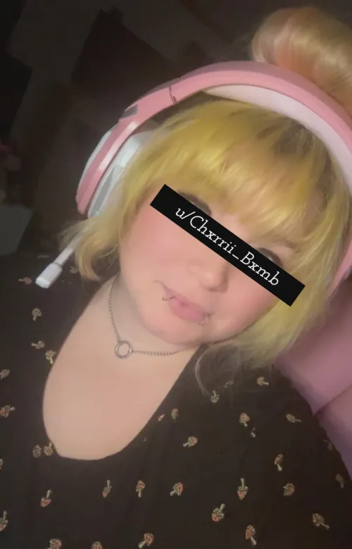 Fetish Haven Seller Profile for u/Chxrrii_Bxmb by HavenMom