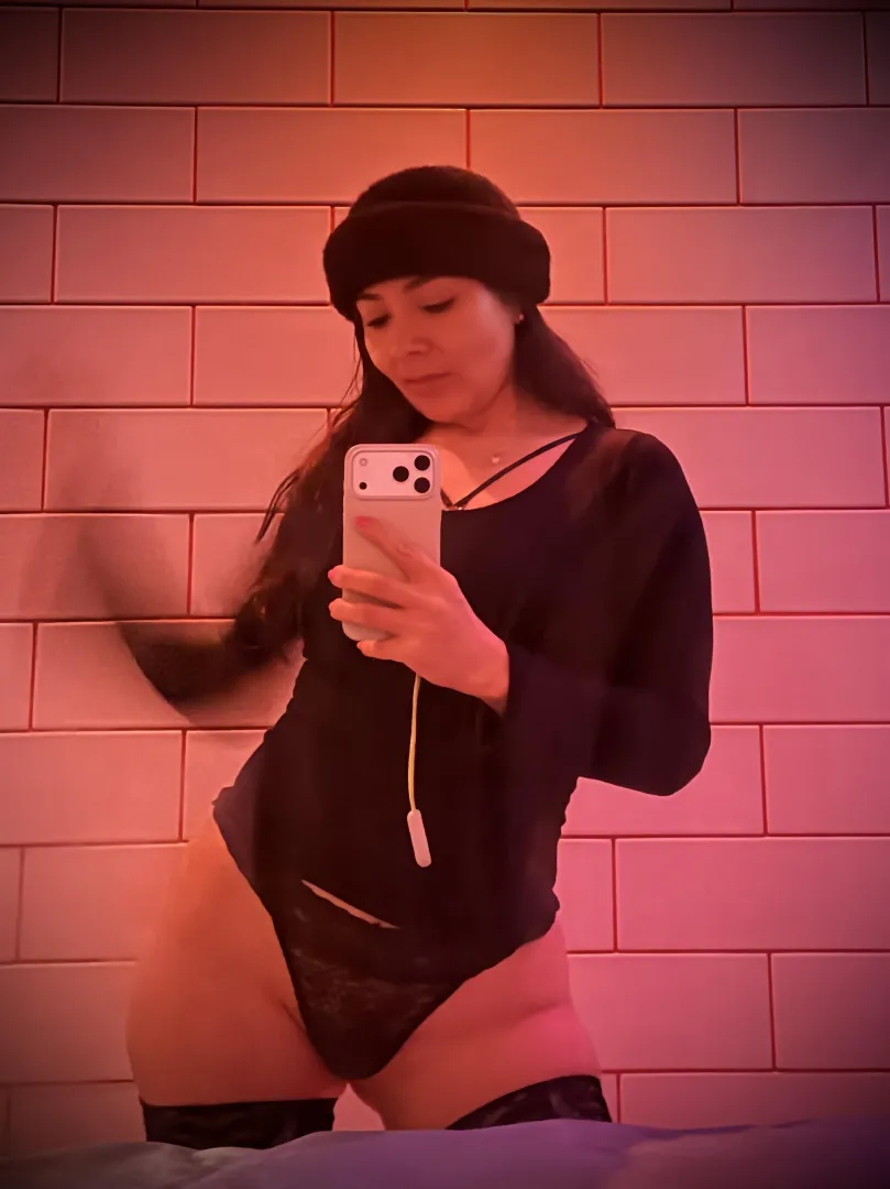 [F]Hot and horny in Mtl posted by Nenamoon7